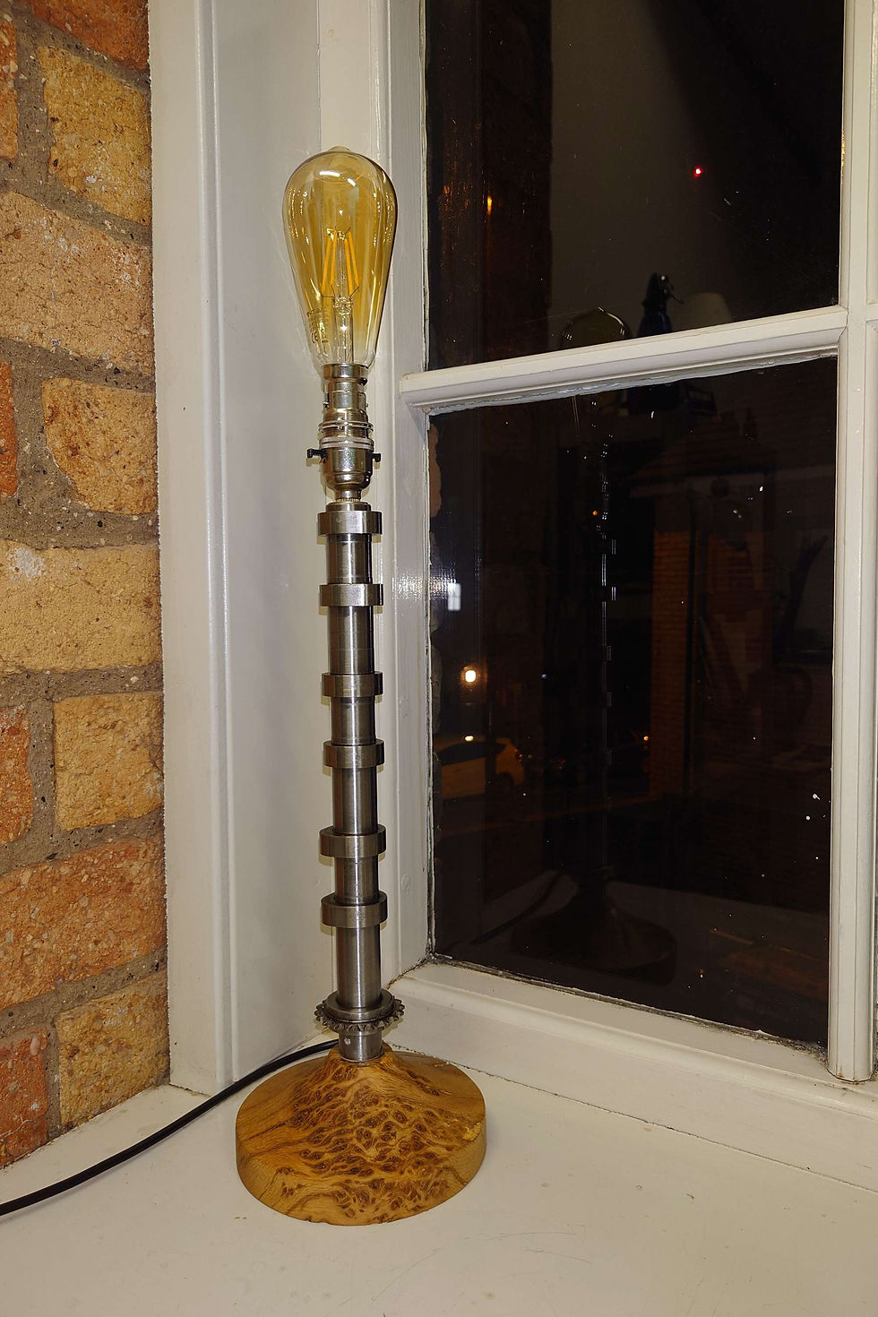 Thumbnail: Camshaft upcycled lamps