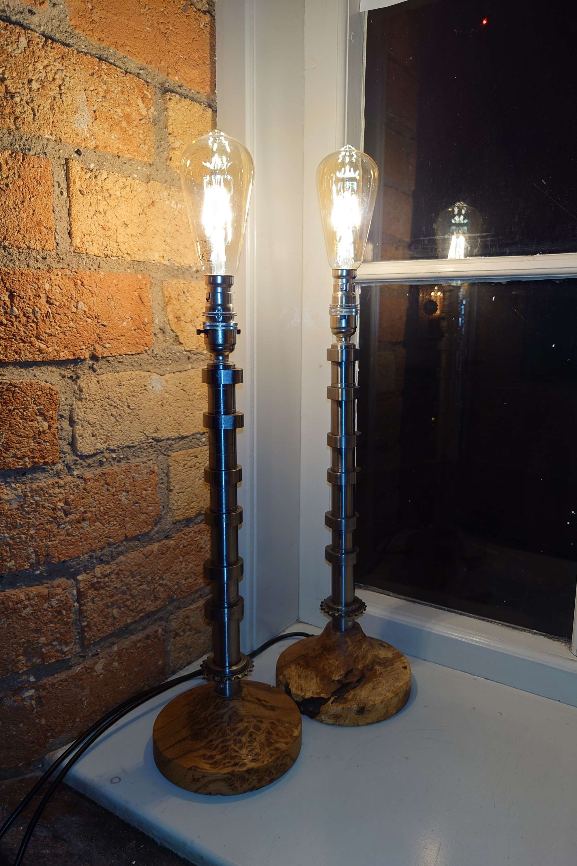 Camshaft upcycled lamps