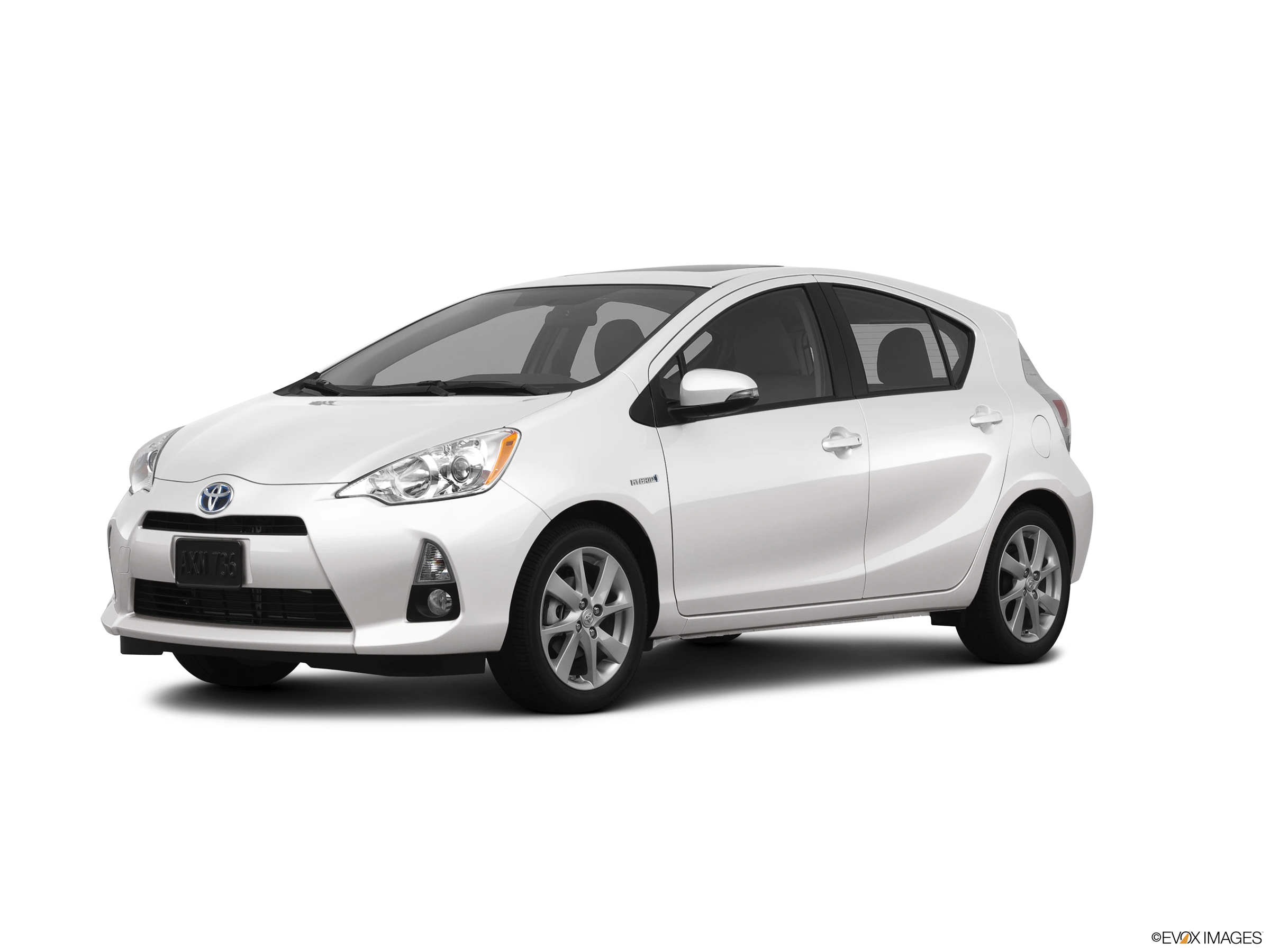 2012-Toyota-Prius c-front_8112_032_2400x1800_040.webp