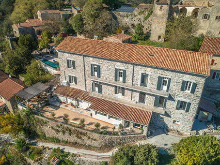 Maison d'hôtes de charme dans le Gard : bienvenue au Mas Saint Laurent