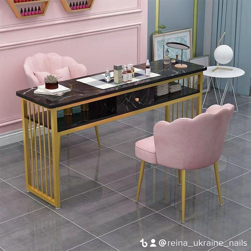 תמונה ממוזערת: ריהוט שולחן פלוס 2 כסאות נותר רק כסאות אפורים ושולחן שחור