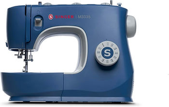 Singer M3335 em vista frontal para ilustrar a preparação da linha superior