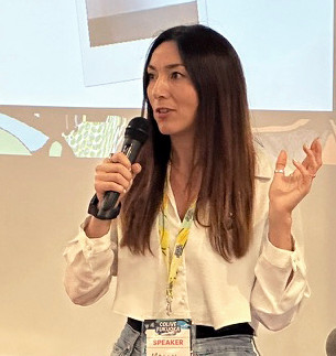 Molly Maine speaking at Colive Fukuoka 2024, sharing her experiences as a digital nomad and freelance illustrator with an engaged audience.