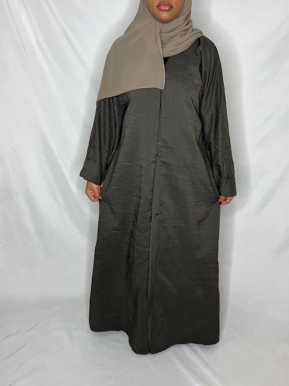 Thumbnail: Sara Khaki Abaya