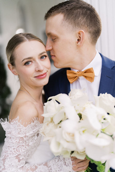 nichole richie sleek bun, hailey beiber bun wedding, low bun hailey beiber, wedding dress lace, bridal bouquet white, bride natural makeup wedding, bride natural makeup blue eyes, clean girl bride hair, clean girl makeup bride, heaven on earth oaks venue, missouri city texas