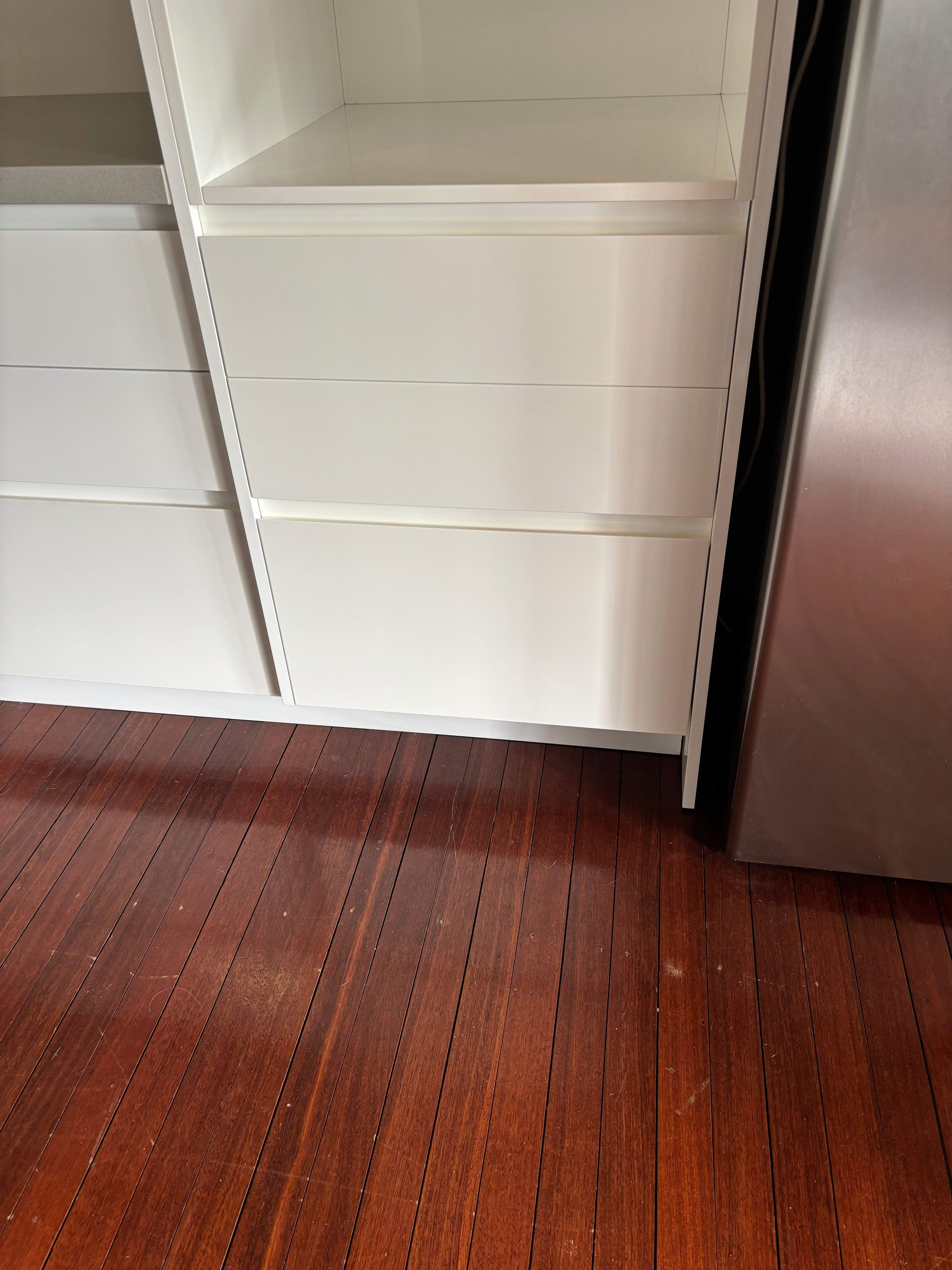 600mm Flat Pack Drawer Cabinet Brisbane | White Handleless
