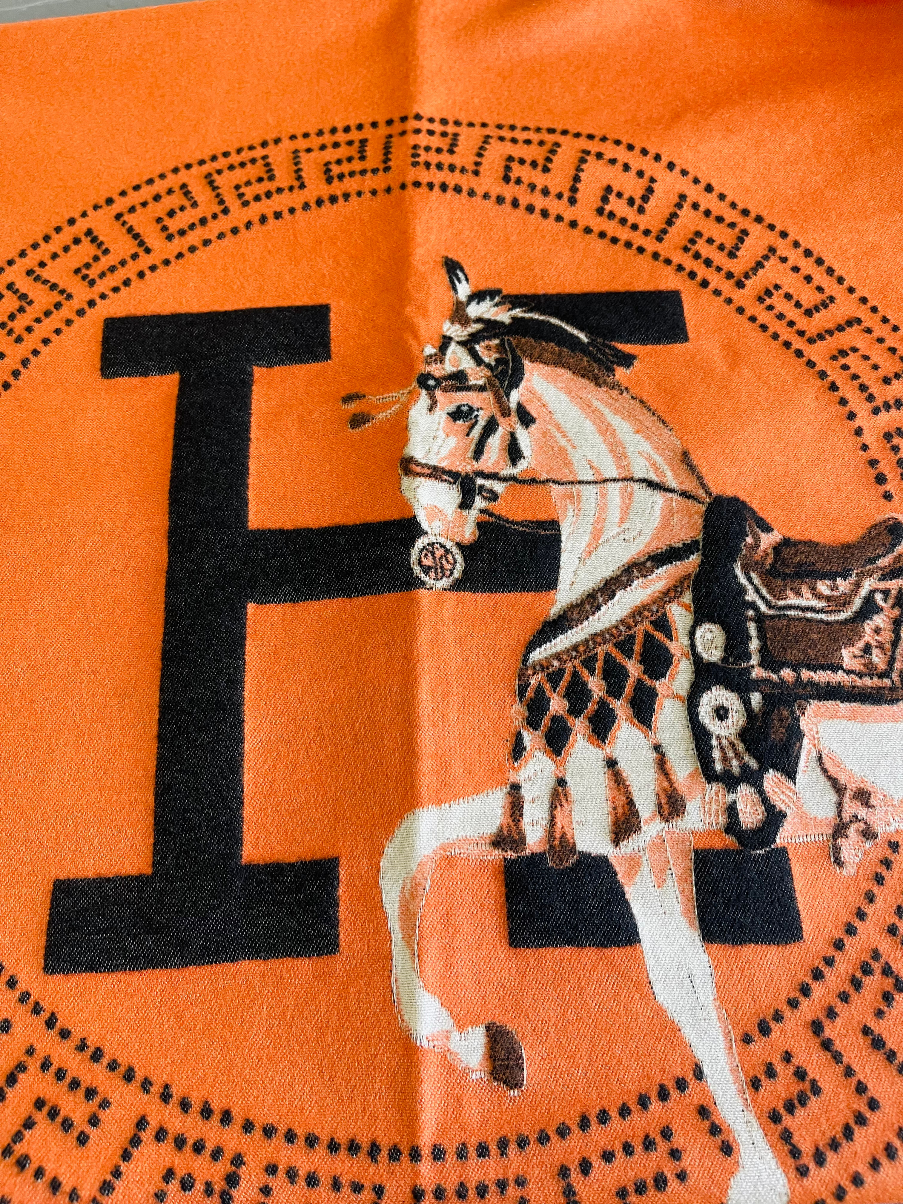 Hermes scarf / shawl, size L