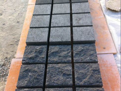 Linear stacked pattern layout showcasing alternative cobble dimensions in textured Obsidian Basalt.