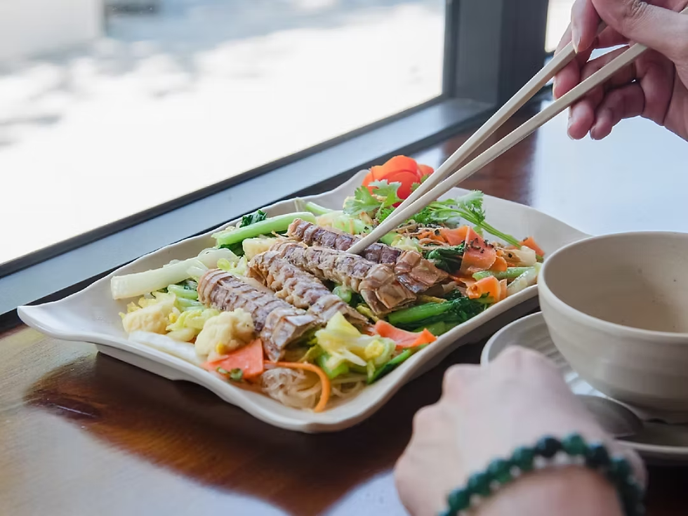 Sợi miến mềm trong quyện cùng bề bề tươi ngọt lịm, mang đến bữa sáng đậm vị biển nhưng vẫn cực kỳ nhẹ bụng.