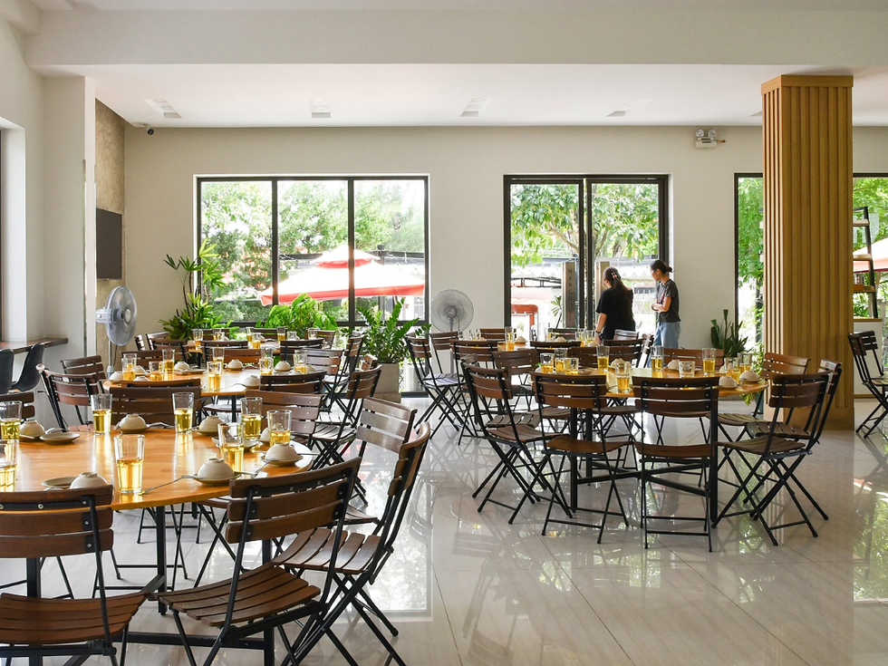 Tận hưởng không gian rộng mở rợp bóng cây xanh, đón trọn từng làn gió biển mát lành cùng ánh sáng dịu nhẹ