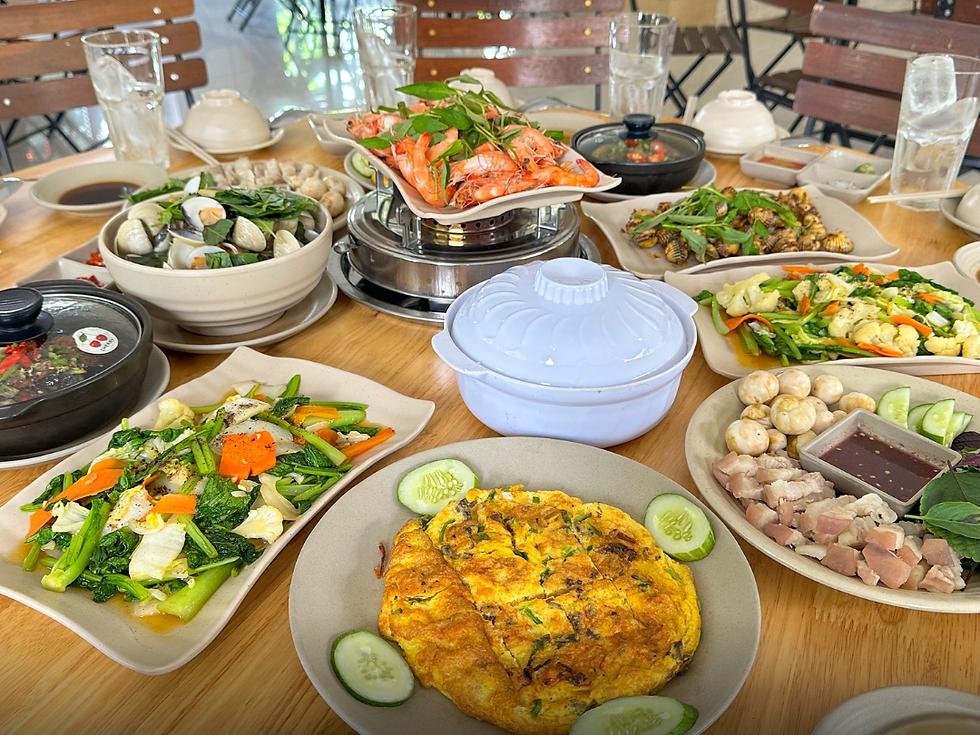 Thưởng thức menu đa dạng với những món ăn gần gũi như bếp mẹ nấu.