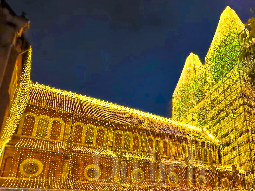 Nhà thờ Đức Bà – góc nhỏ Sài Gòn cổ kính và lãng mạn giữa lòng thành phố.