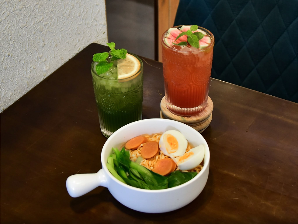 Nạp Năng Lượng Giữa Giờ Với Menu Đồ Uống và đồ ăn Đa Dạng