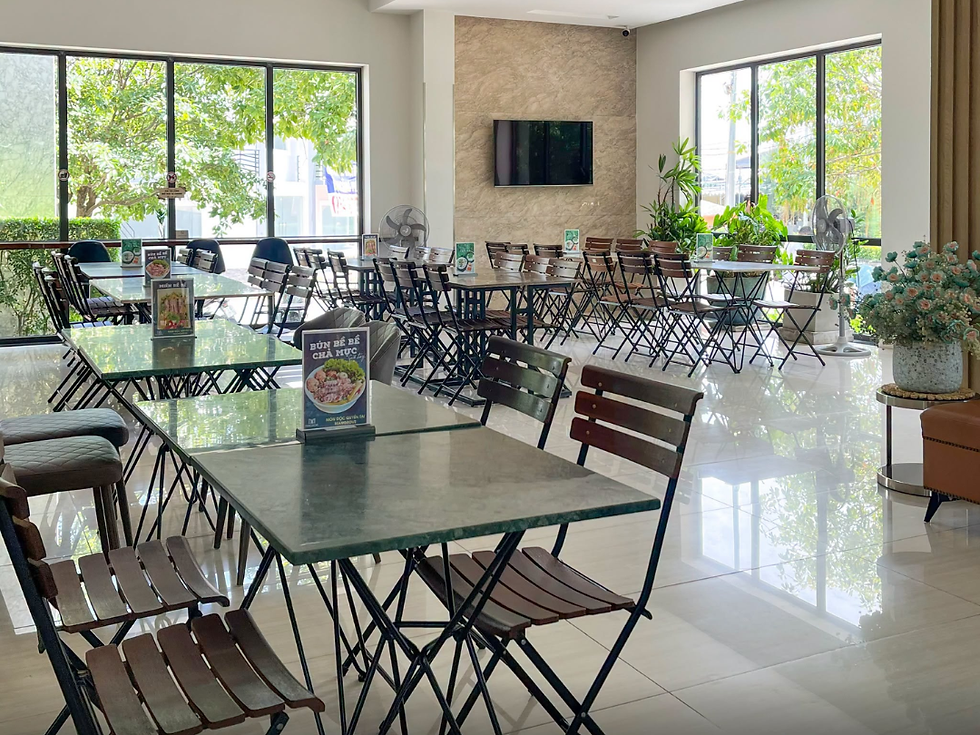 Không gian thoáng đãng ngập tràn ánh sáng tự nhiên, điểm dừng chân lý tưởng sau những giờ di chuyển.