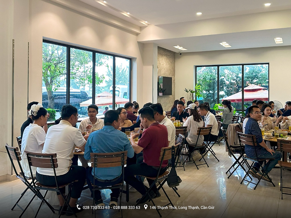 Dễ dàng thay đổi sơ đồ bàn ghế để phù hợp với từng quy mô đoàn, đảm bảo mọi vị khách đều có chỗ ngồi thoải mái nhất.