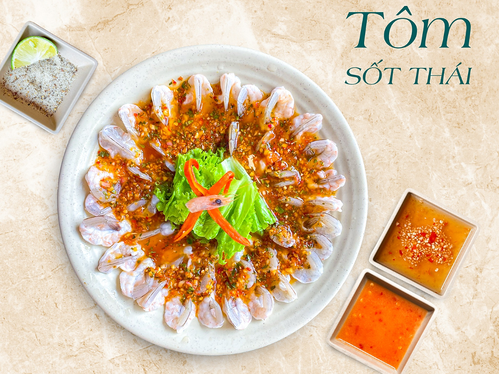 Tôm Cần Giờ tươi sống, săn chắc quyện sốt Thái chua cay nhẹ kích thích vị giác.