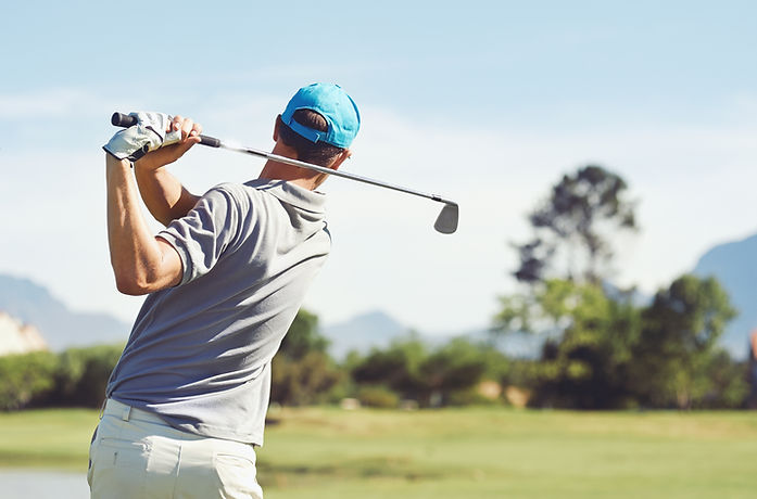 Golfista di colpire il golf