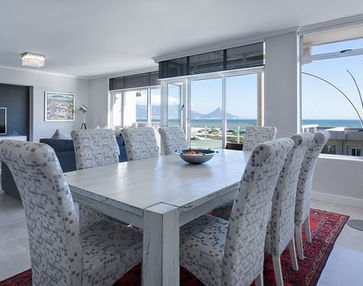 dining-room-3108037__480.jpeg
