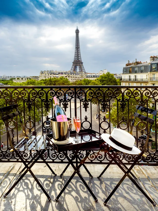 Paris cityscape cafe
