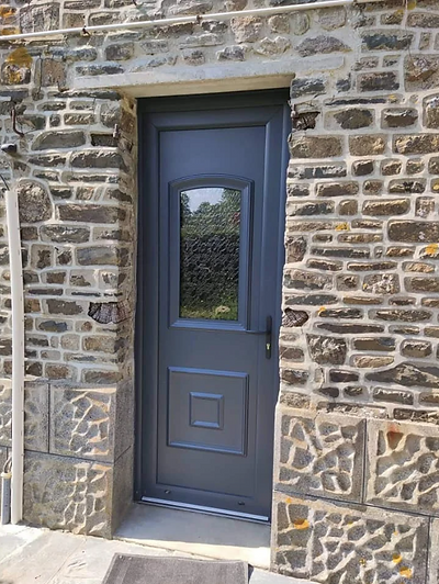 Installation de porte d'entrée
