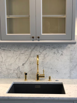 mässingkranar till kök