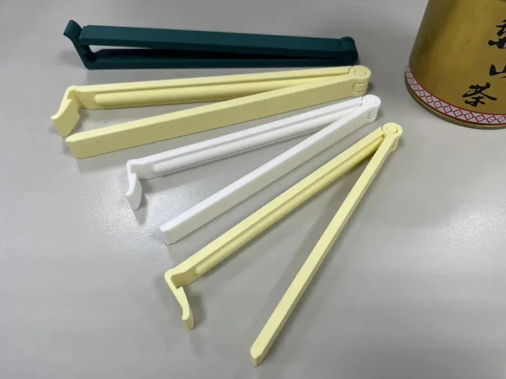 4 Pack Bag Closure Clips Reusable Kitchen Packet Sealers Black