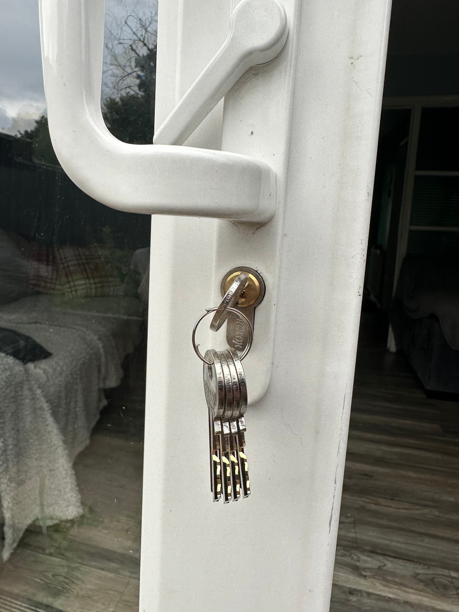 Locksmiths Gloucester repair sliding door