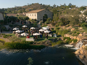 Vania & Brandon’s Effortless Romance at Monserate Winery: A Southern California Wedding Photographer’s Perspective