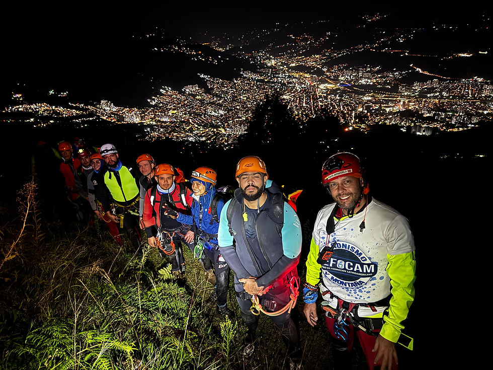 curso de alto nivel en canyoning dicatdo por CEFOCAM -Centro de formacion latinoamericano de cañonismo y montaña