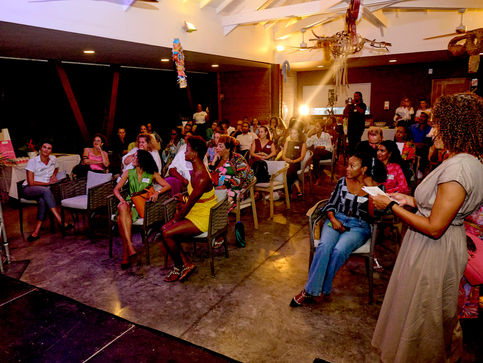 Conférence santé avec public féminin Guadeloupe - communication événementielle Cé Biz