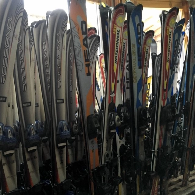 Ski rentals, lots of choice