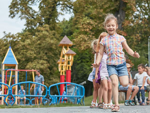 35 Best Outdoor Playgrounds in Los Angeles To Explore With Your Kids!