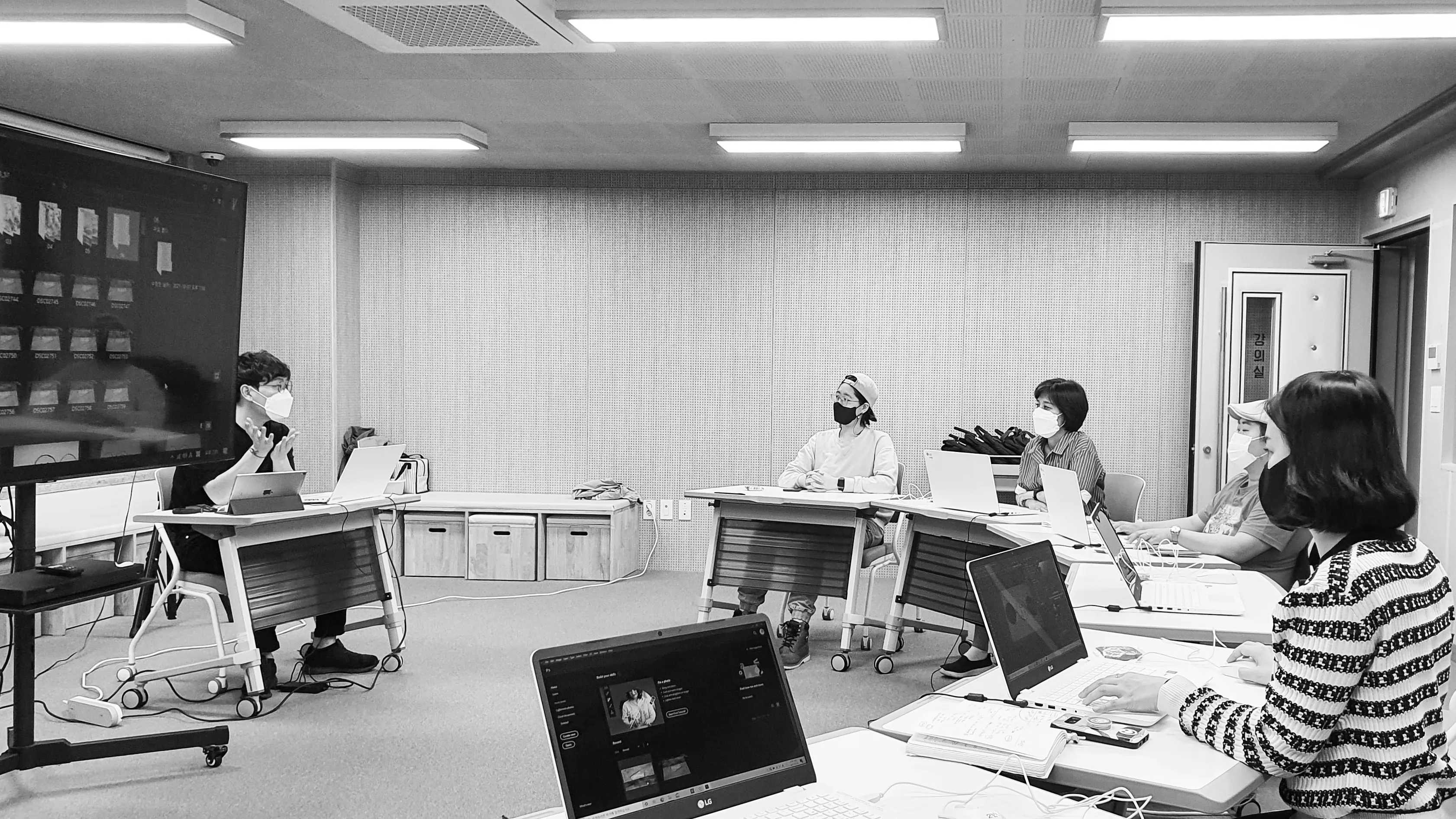 지금 여기의 그림자들: 목탄 드로잉 애니메이션 08_2021.10.07. content media