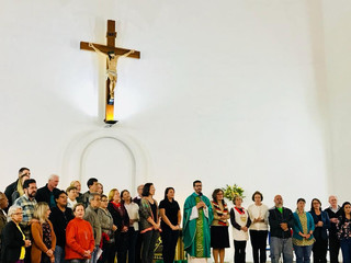 Peregrinação à Terra Santa: Padre Tiago e peregrinos recebem envio para a viagem