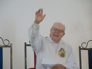 Padre José Mahon celebra 2º dia do Tríduo de Santa Teresinha