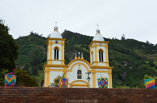 parque principal de guacamayas boyaca