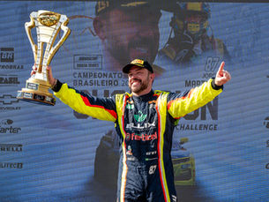 NASCAR Brasil: Jorge Martelli recebe troféu de campeão da Challenge em premiação no Velocitta
