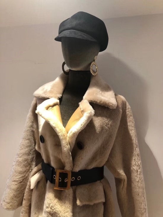 (C) 디올 양털 코트 2018FW