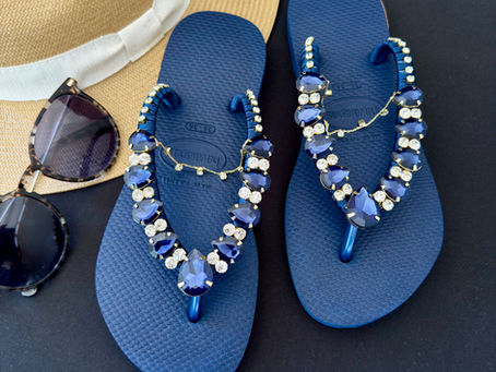 Sandale de luxe bleue sur la base de Havaianas