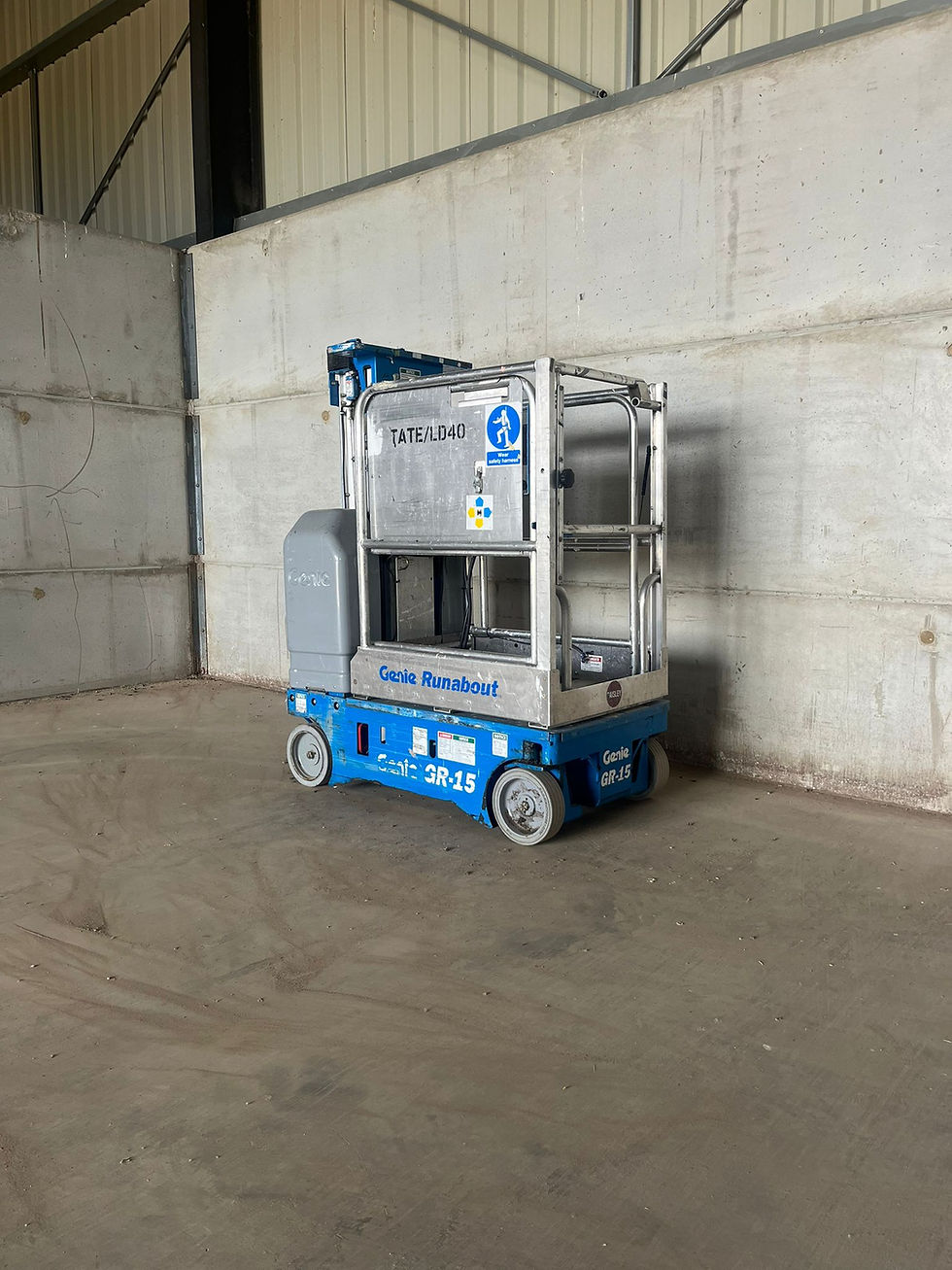 Thumbnail: GENIE GR15 Self Propelled Mast Lift - Year 2001 - Hours 1200