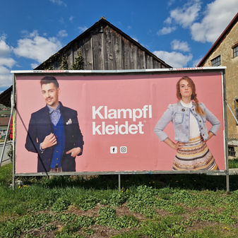 24_Bogen_Plakat_Klampfl_kleidet_ribolits.jpg