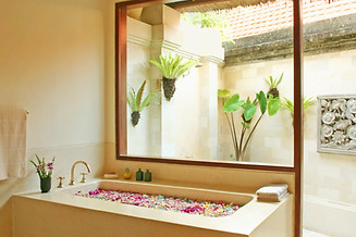 25. Villa Cemara - Bathtub ensuite.jpg