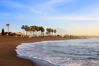 19. Villa Pushpapuri - Beach walk.jpg