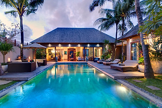 15-Eshara I - Villa at night 5.jpg