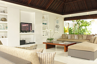 04-Villa Asante - Living area.jpg