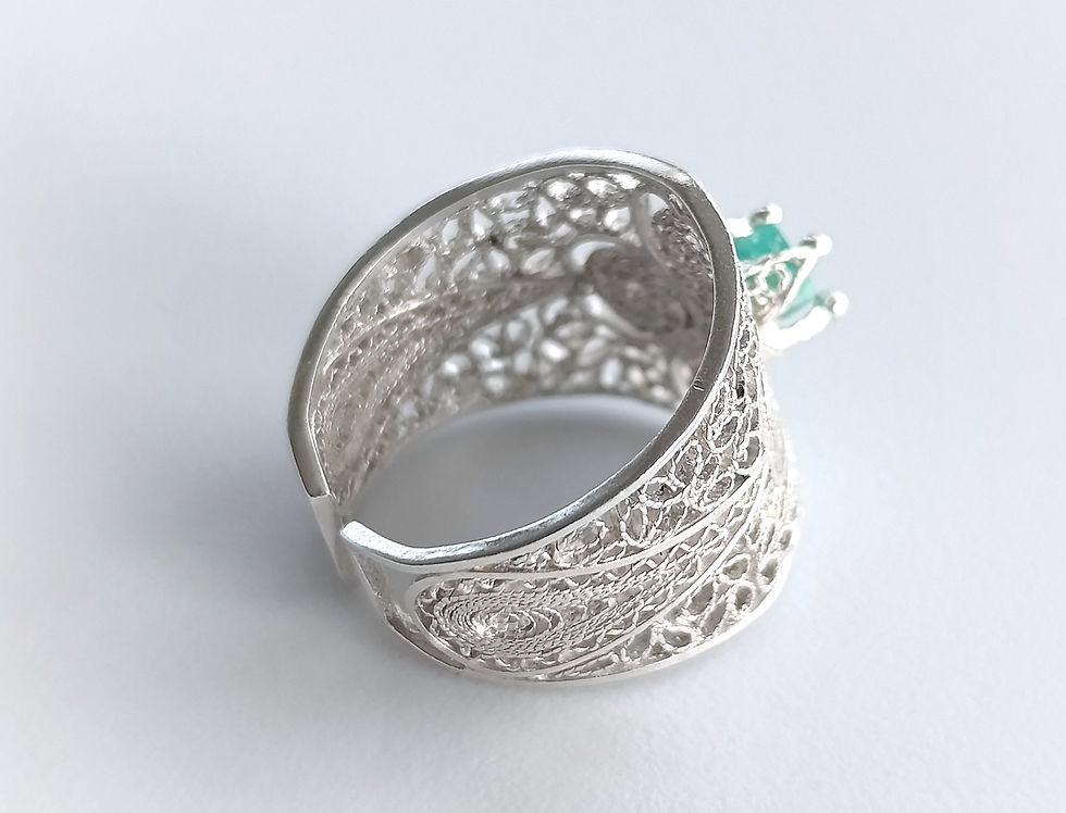 Miniatura: Raíz Esmeralda — Anillo en filigrana de plata