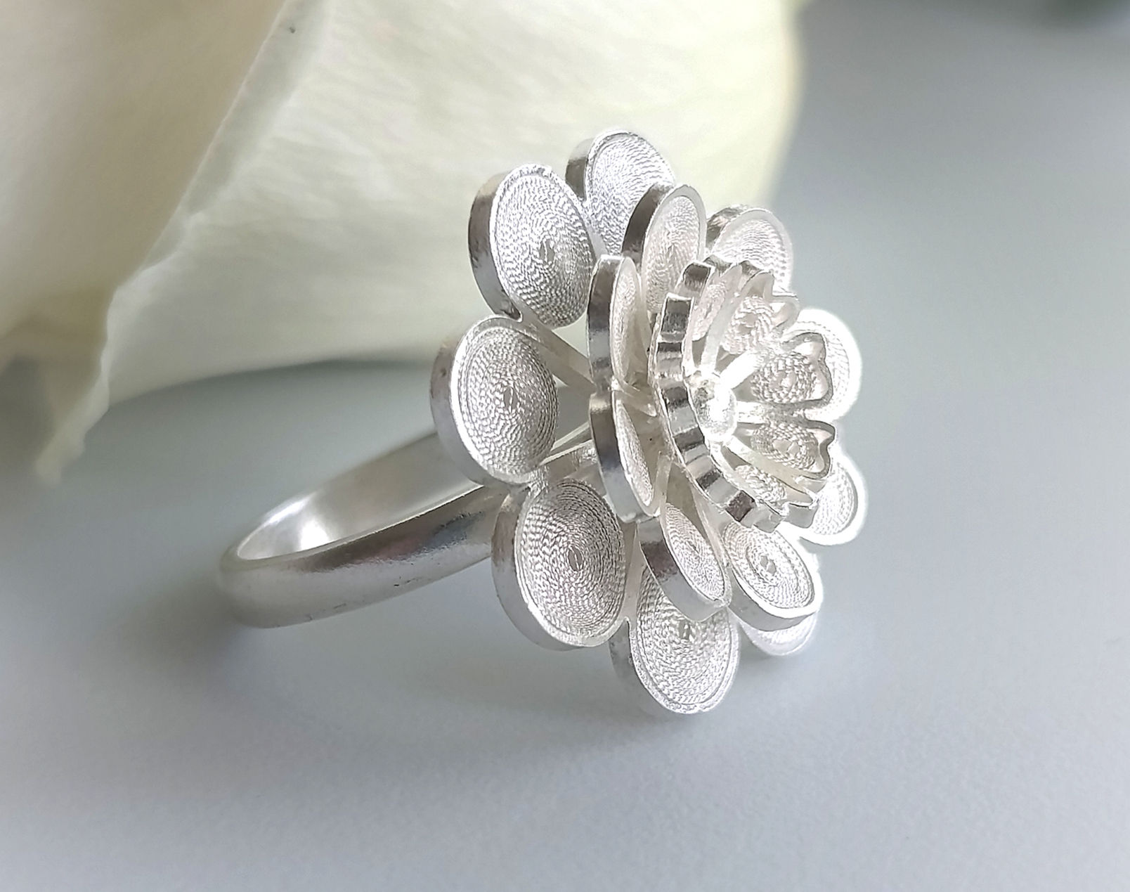 Pétalos de vida — Anillo en filigrana de plata