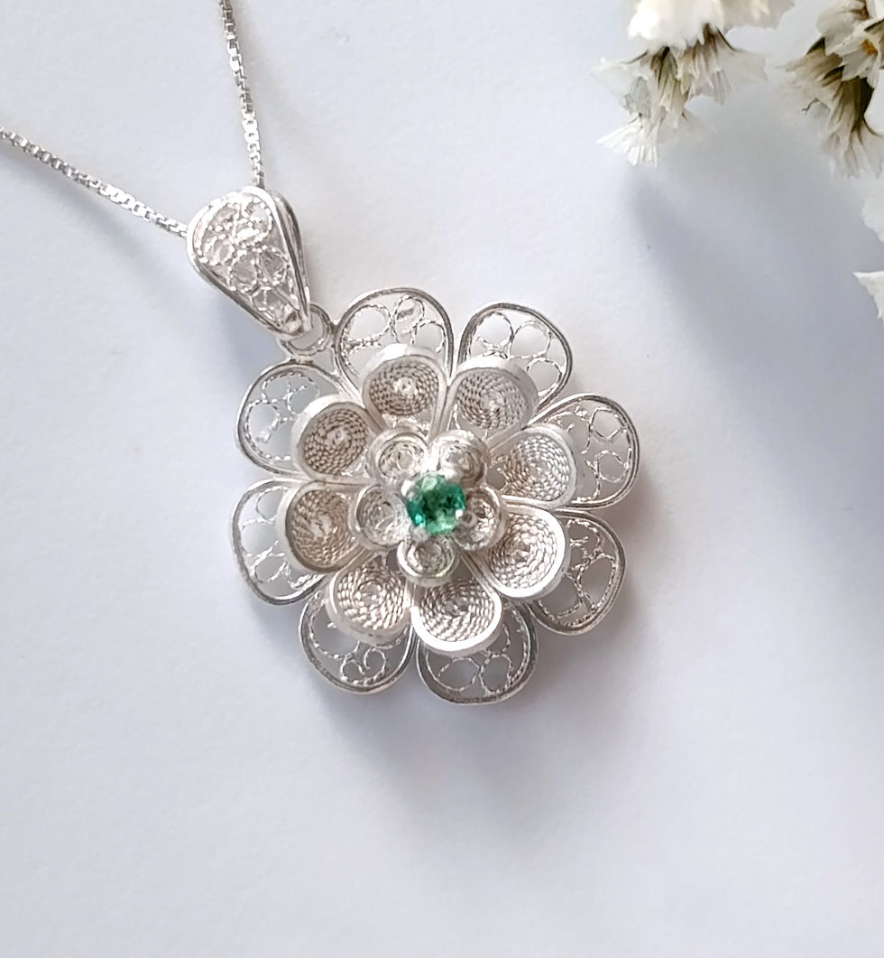 Thumbnail: Tres flores, Esmeralda