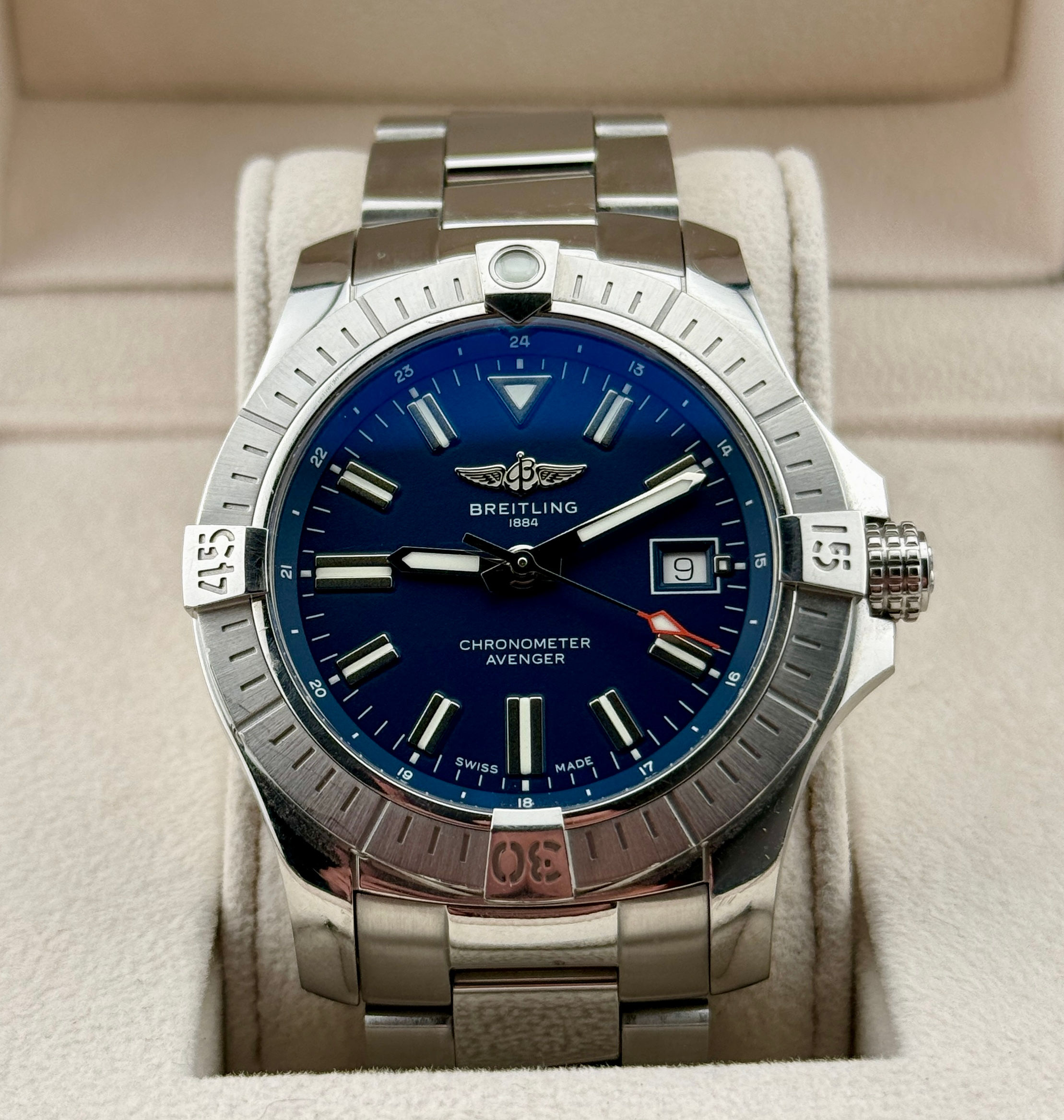 Breitling Avenger Automatic 43