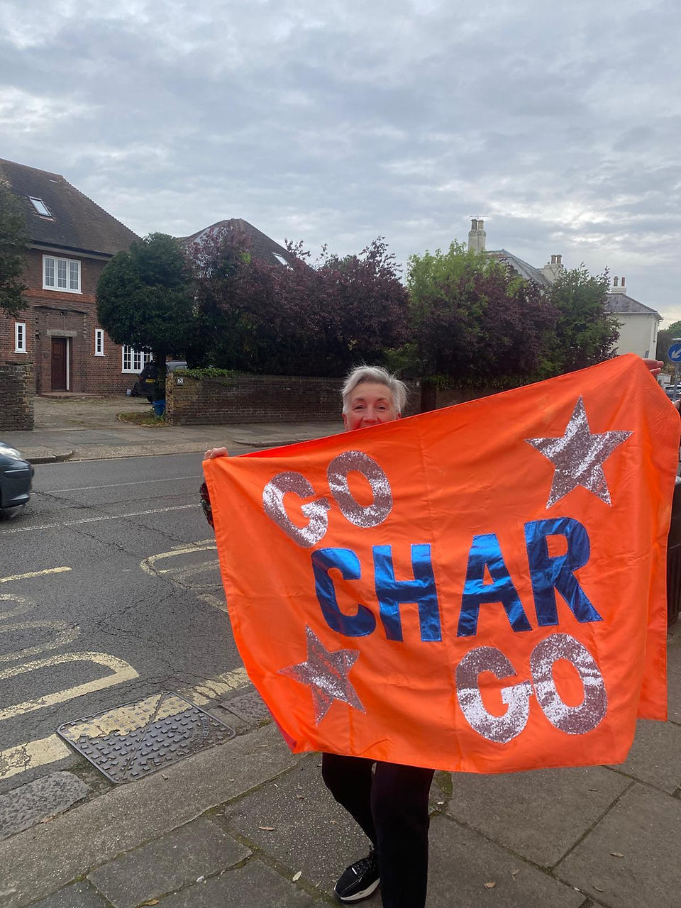 Los supporting Charli